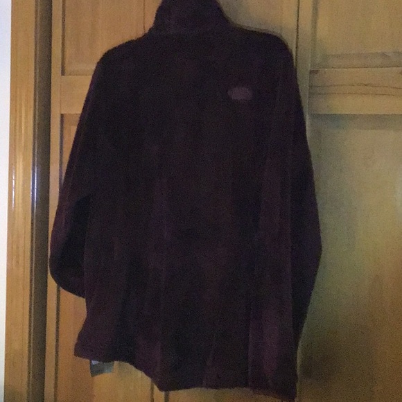 The Northface Jacket 🧥 Size Large gorgeous maroon color! NWT🙌😻 - Picture 5 of 5